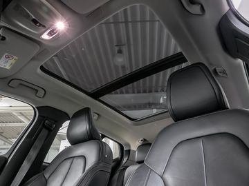 Volvo XC40 Momentum Pro 2WD Parkassistent-Paket Leder