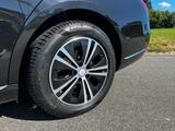 Mercedes-Benz E 200 AVANTGARDE Autom. AVANTGARDE - Mercedes-Benz E 200 mit Benzin-Antrieb: Panorama-Dach, Limousine