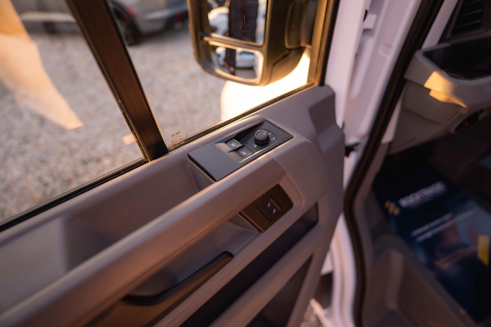 Fahrzeugabbildung Volkswagen Crafter Pritsche 35 DOKA lang FWD 7 Sitze 19%