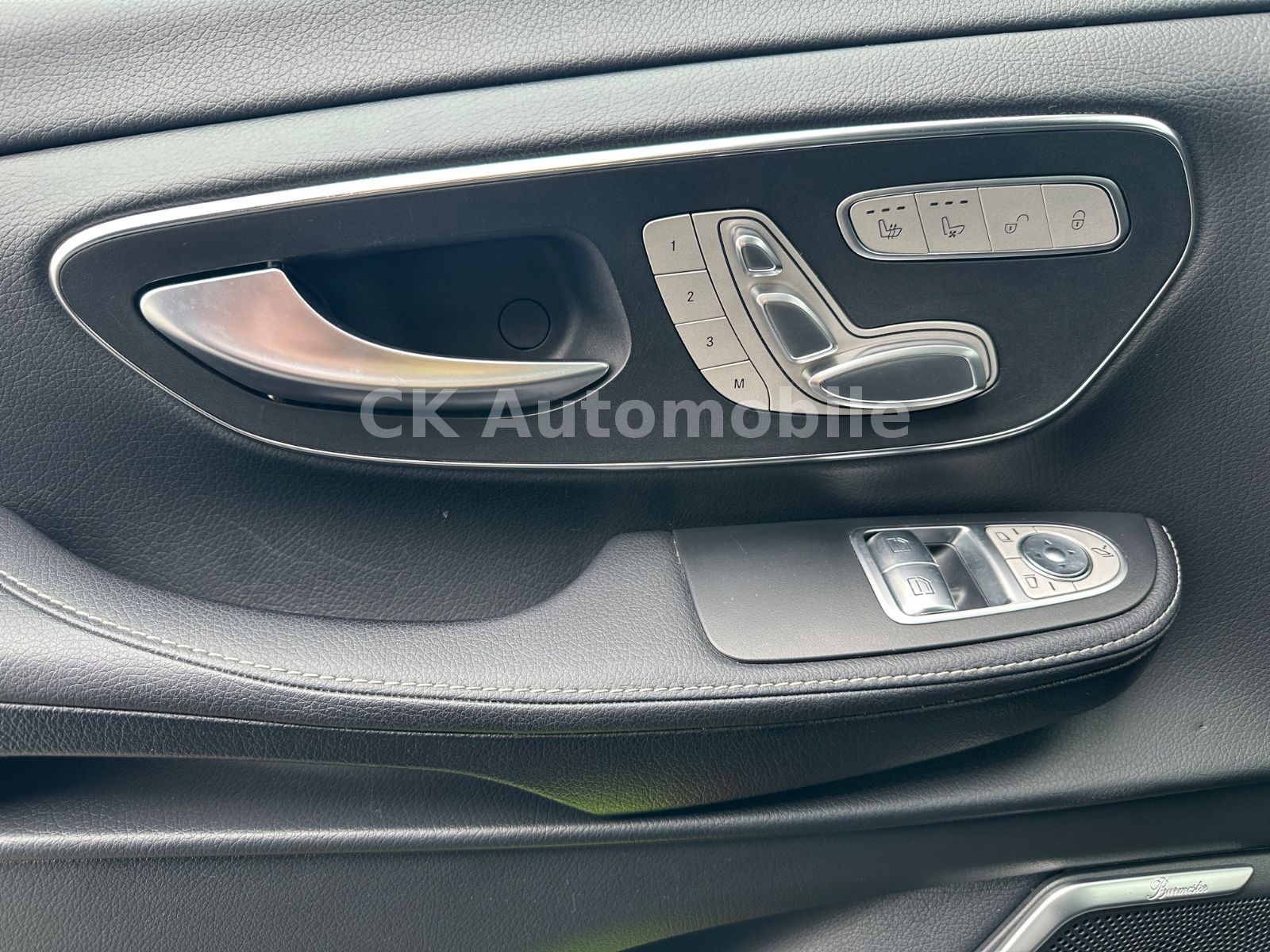 Fahrzeugabbildung Mercedes-Benz V 300 Avantgarde Edition AMG-LIne 4Matic Lang