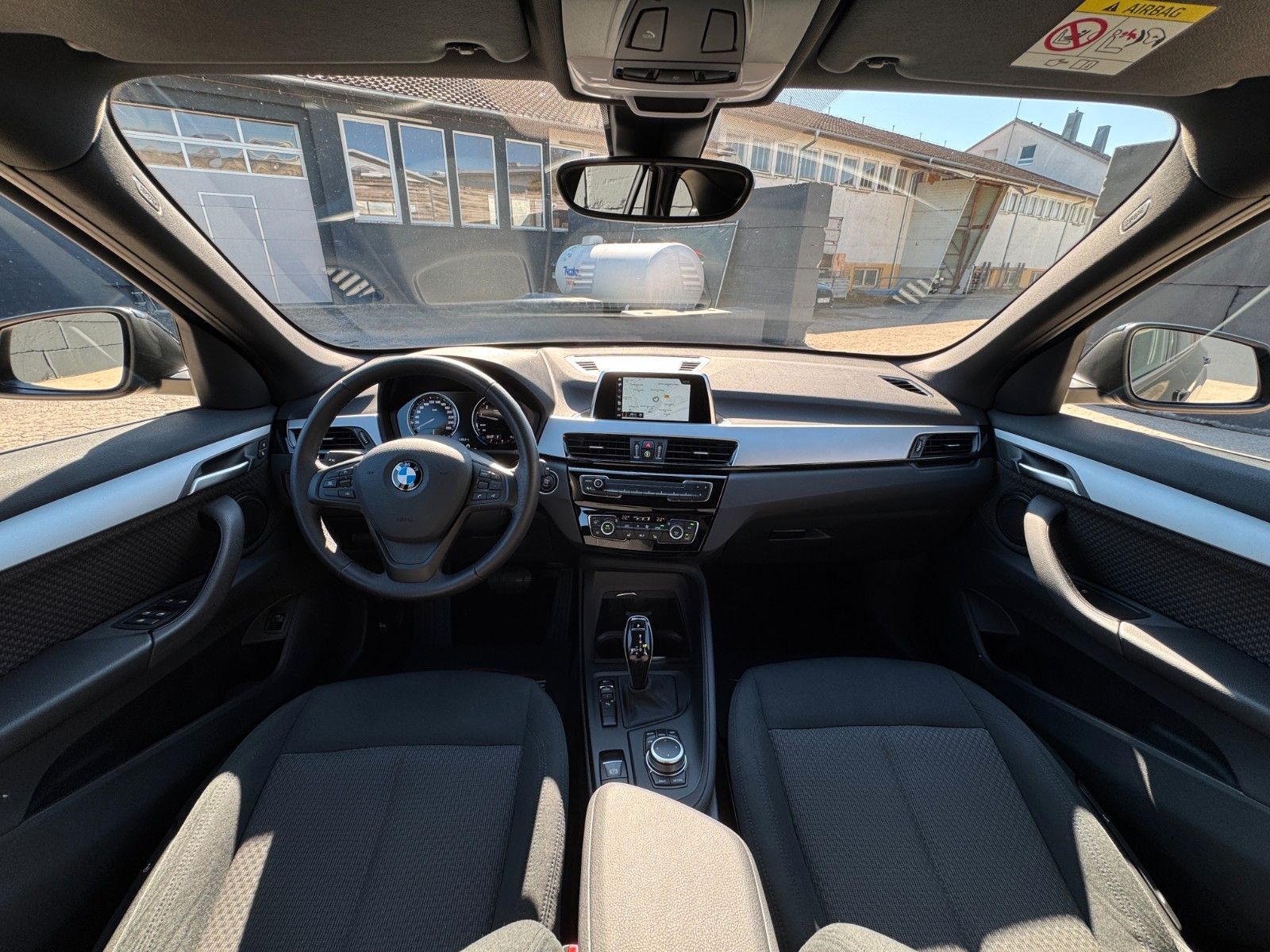 Fahrzeugabbildung BMW X1 sDrive20i Advantage Tempomat AHK PDC SHZ LED