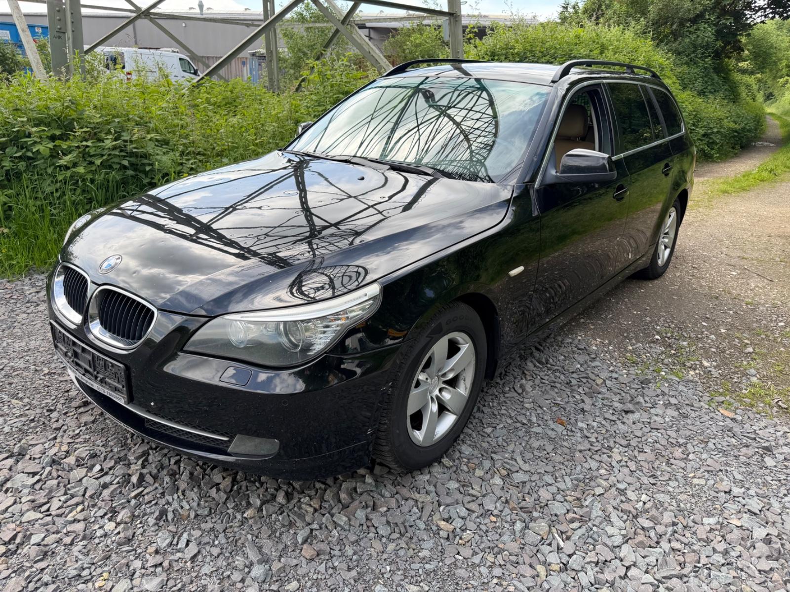 BMW 520 2010 — interior