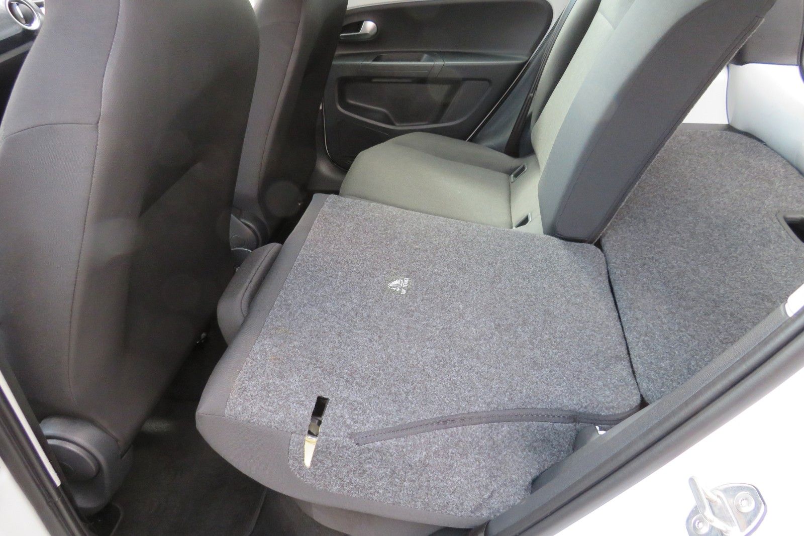 Fahrzeugabbildung Volkswagen up! 4T SITZH. GJ KLIMA TELVOR MAPS&MORE 1.HD