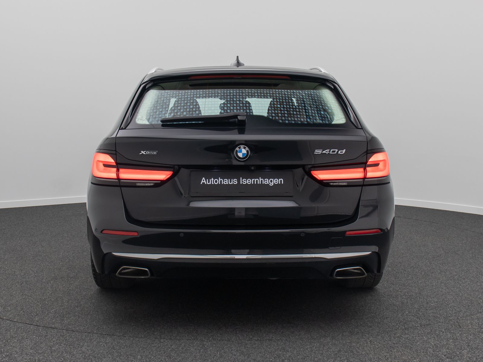 Fahrzeugabbildung BMW 540d xD Luxury Line Panorama HUD HIFi DAB DisKey