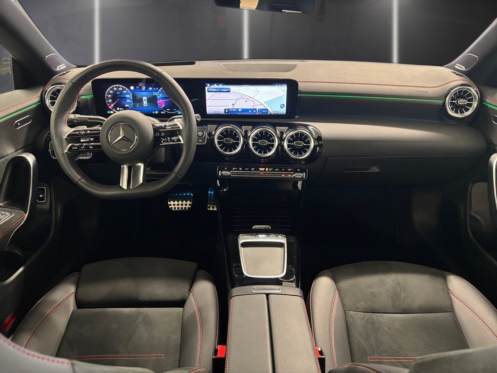 Fahrzeugabbildung Mercedes-Benz CLA 200 AMG*Pano*Burmester*HUD*Night*20"*Distro*