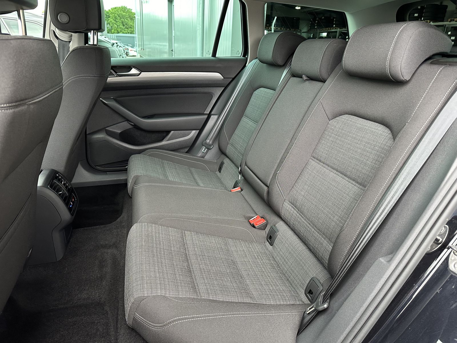 Fahrzeugabbildung Volkswagen Passat Variant 2.0 TDI Business NAV+LED+ACC+KAM