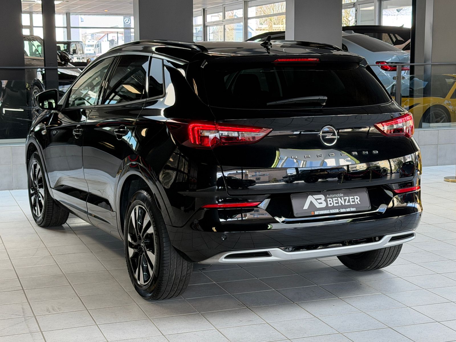 Fahrzeugabbildung Opel Grandland Ultimate/LEDER/KAMERA/ASSISTANC/LED/DI