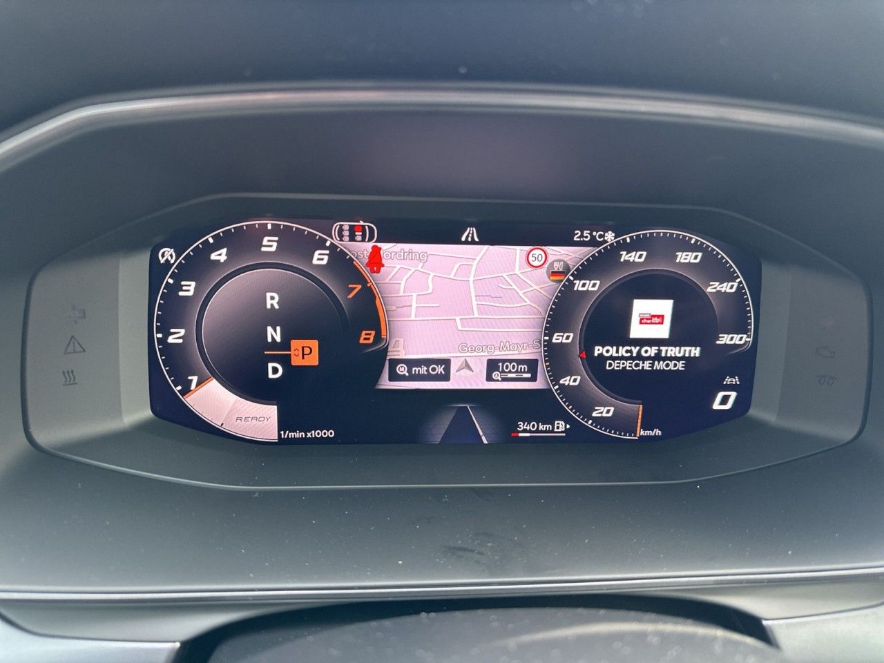 Fahrzeugabbildung CUPRA Leon Sportstourer 2.0 TSI 204 PS DSG 4Drive - mit KI generiert/bearbeitet