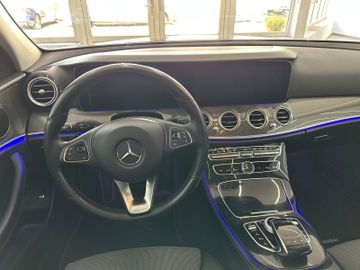 Mercedes E 220 - 12