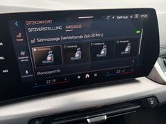 Fahrzeugabbildung BMW 218i Active Tourer M Sport -- Pano/HeadUp/19LM