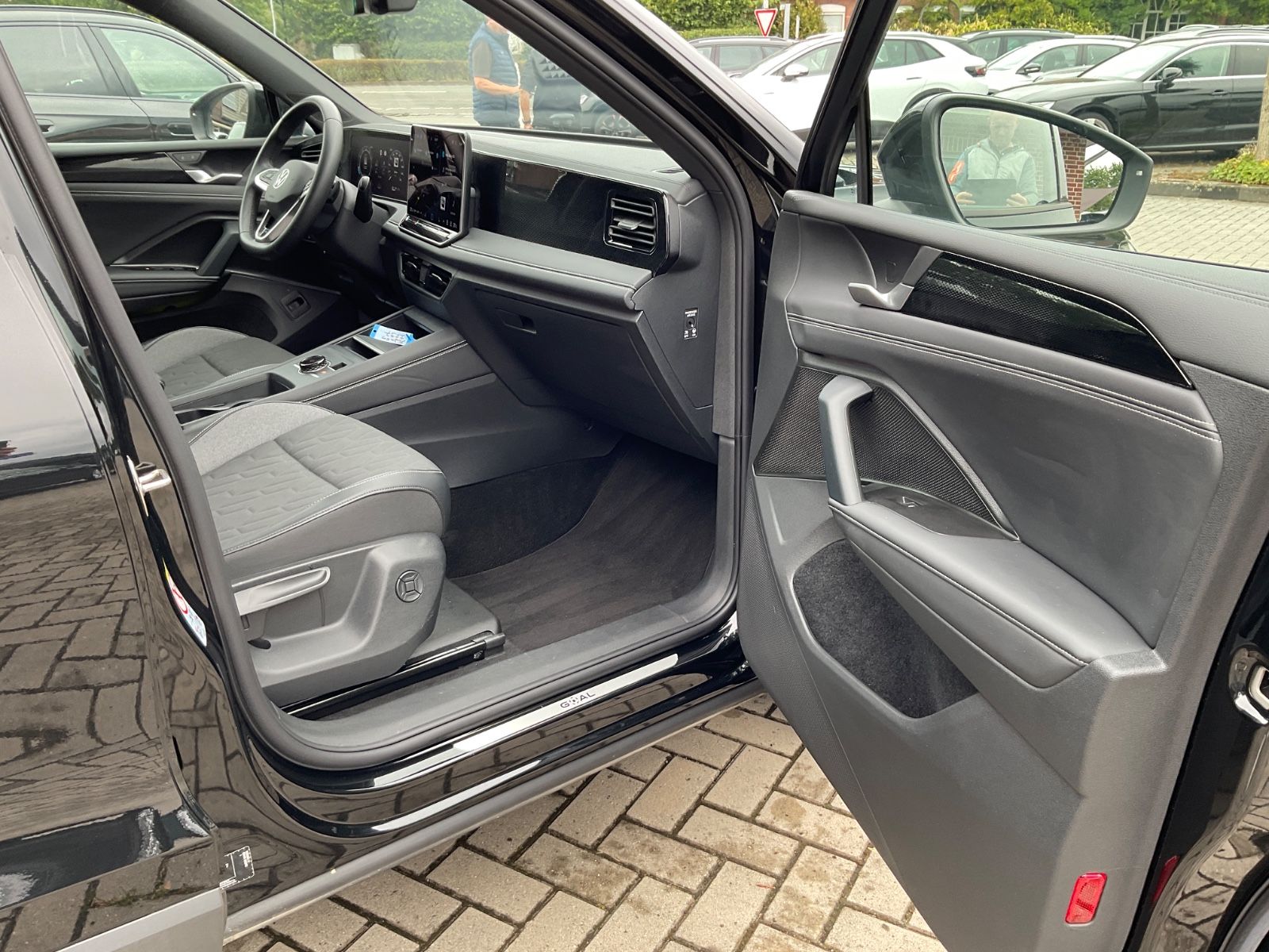 Fahrzeugabbildung Volkswagen Tiguan 1.5 eTSI DSG GOAL,AHK,Kamera,Navi,ACC
