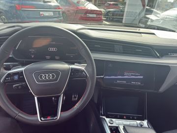 Audi Q8 e-tron - 9