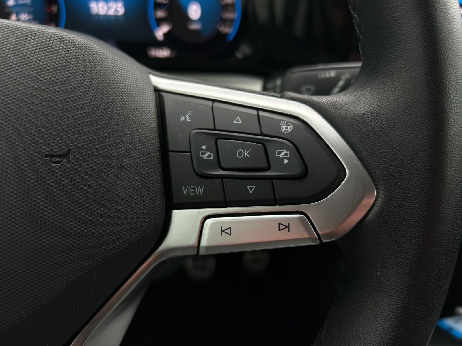 Fahrzeugabbildung Volkswagen Golf VIII TSI Move Climatronic AID PDC SH LM