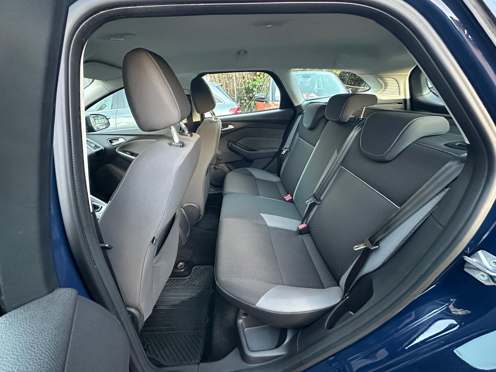 Ford Focus 2013 — photo 17