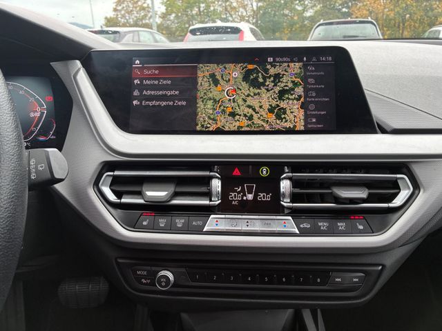 Fahrzeugabbildung BMW 118 i Advantage >AUT/LED/PDC/SHZ<