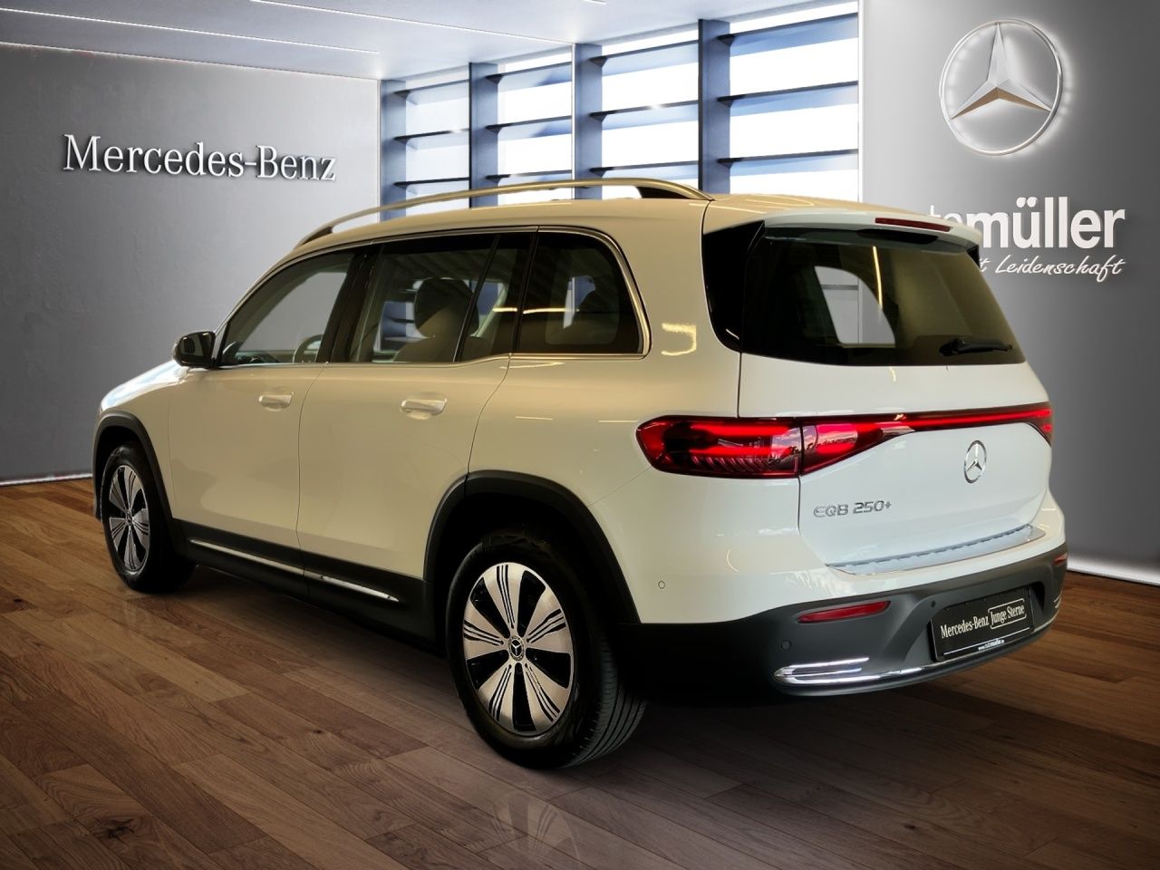 Fahrzeugabbildung Mercedes-Benz EQB 250+ BONUS+PANORAMA+360°+DISTRONIC+CARPLAY++