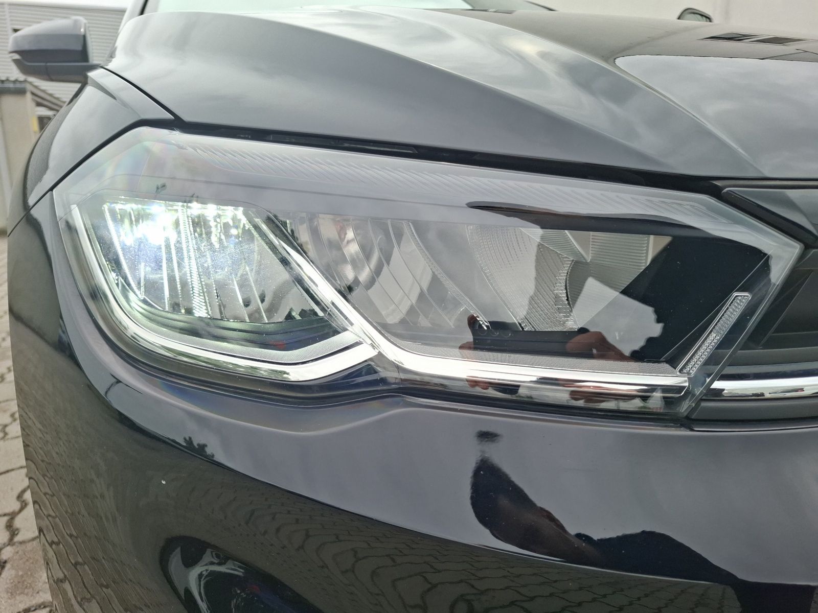 Fahrzeugabbildung Volkswagen Polo 1.0 Life LED Navi AID RKF GRA SH