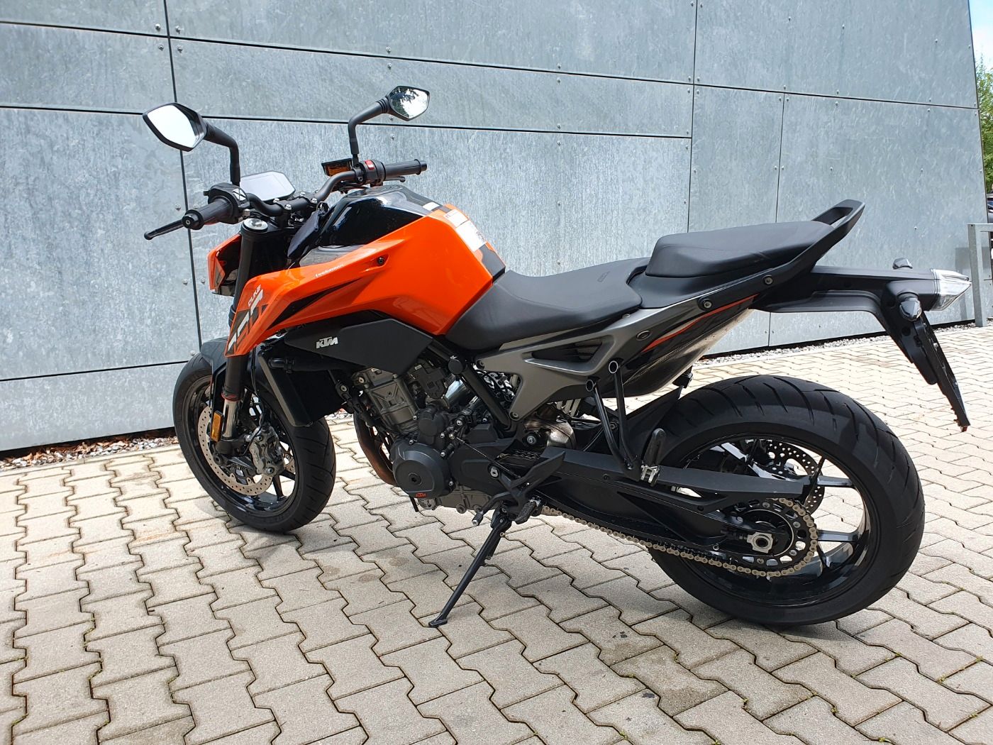 Fahrzeugabbildung KTM 790 Duke Modell 2024 beide Farben lagernd