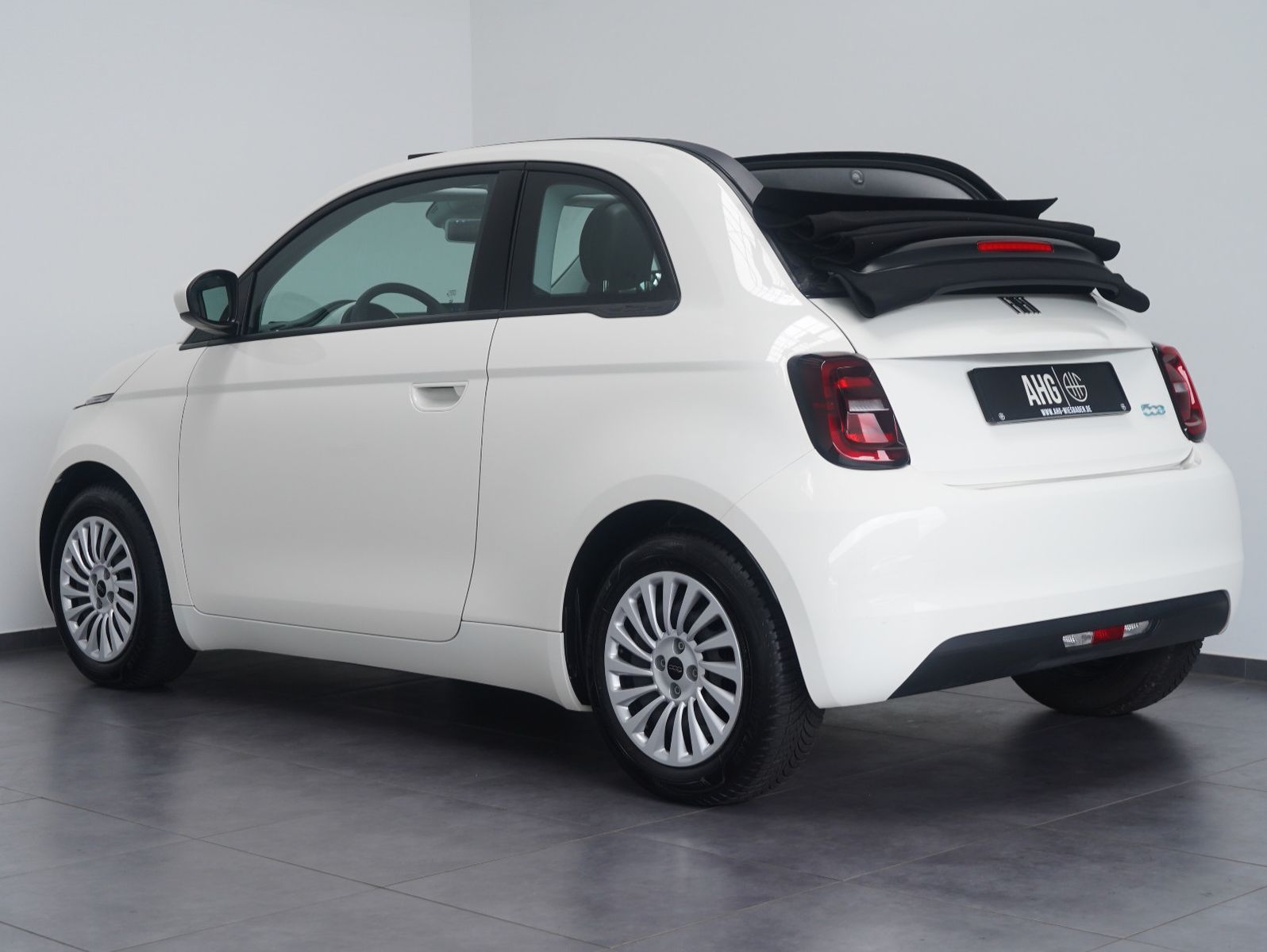 Fahrzeugabbildung Fiat 500e Cabrio 87KW/42kWh/DC-LADEN/CARPLAY/DAB