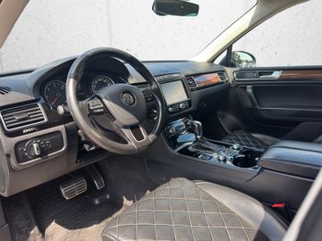 Volkswagen Touareg - 11
