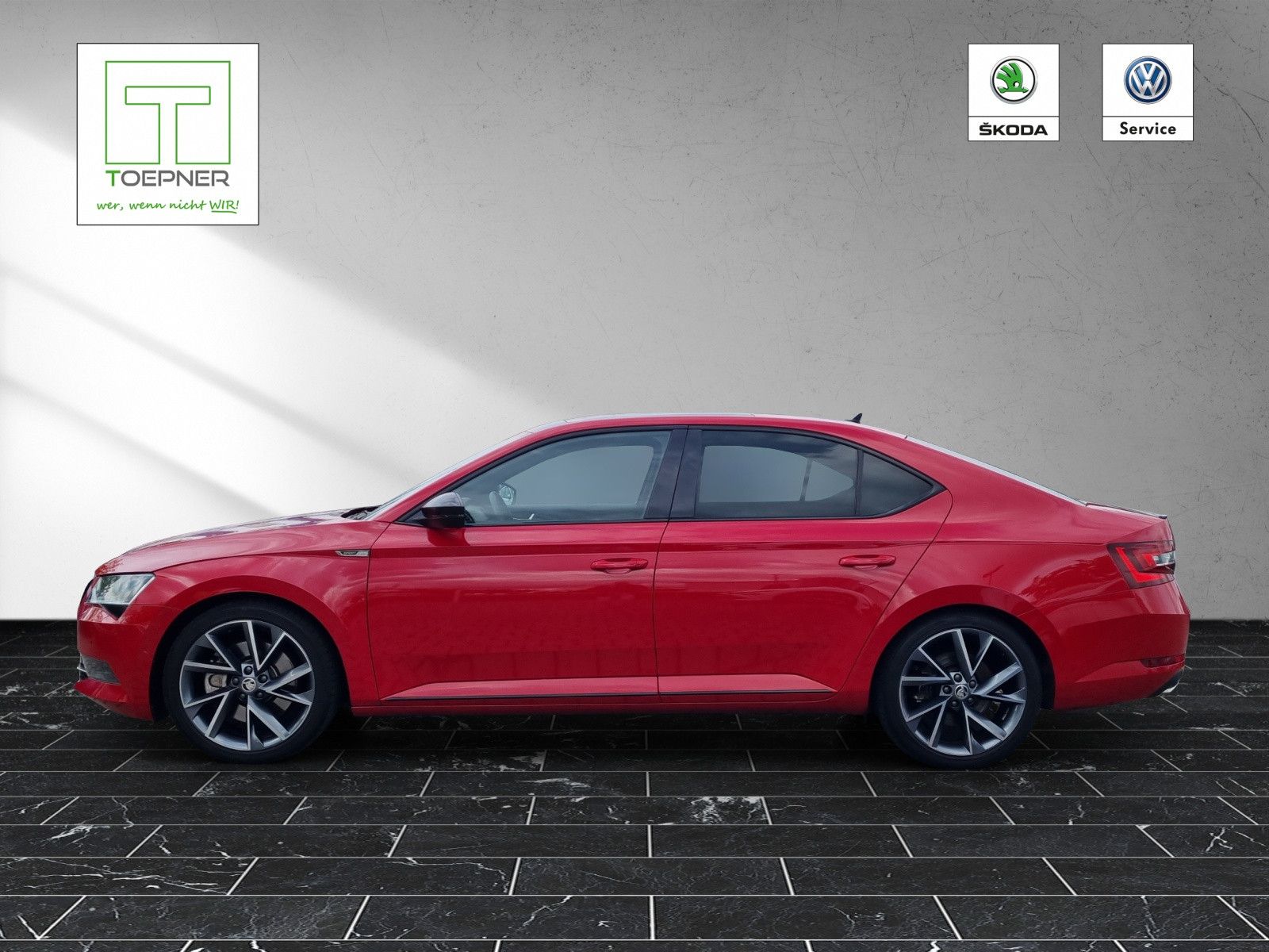 Fahrzeugabbildung SKODA Superb Lim. Sportline 4x4 2,0 TSI Pano Navi AHK