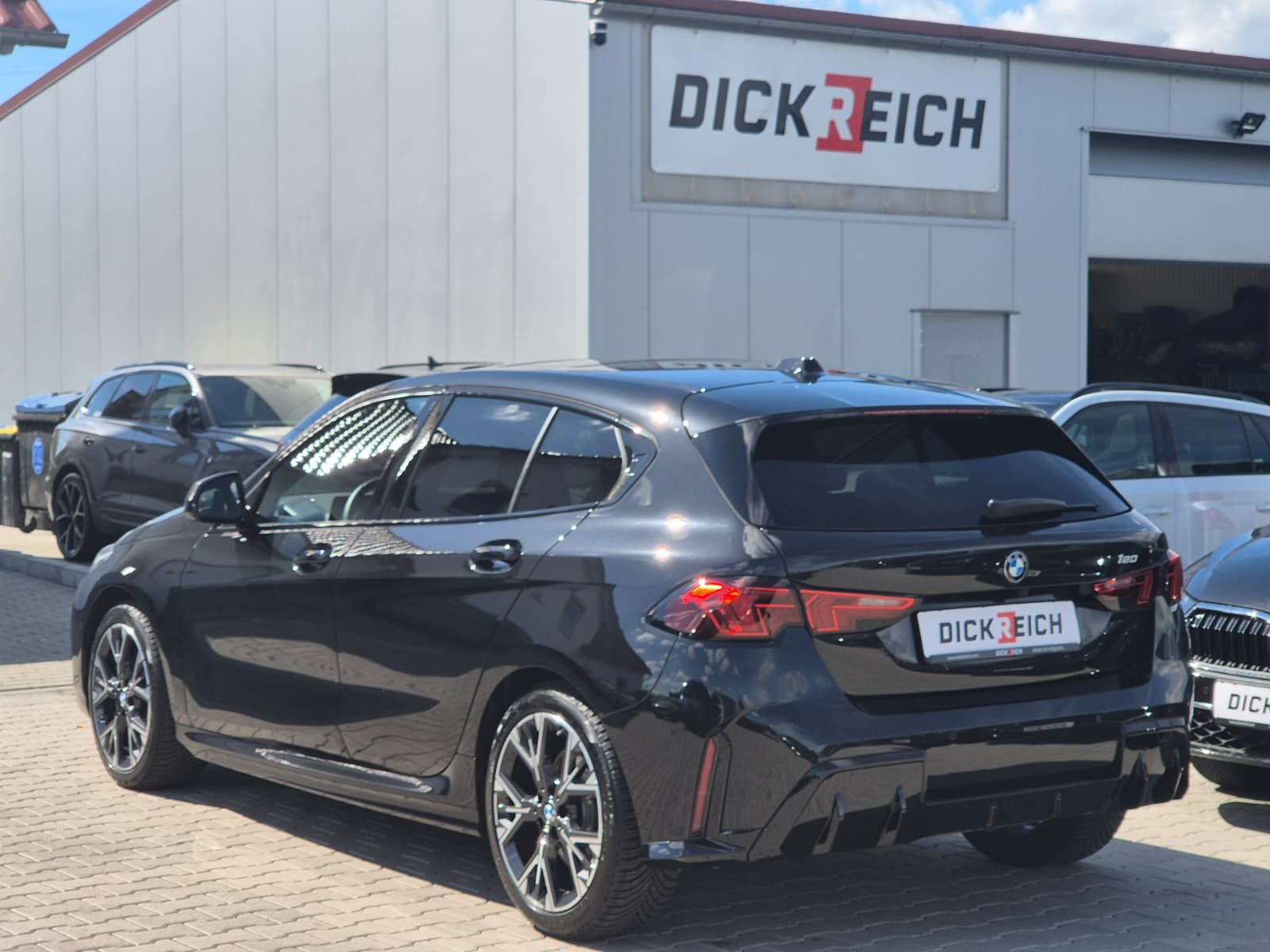 Fahrzeugabbildung BMW 120 i M Sport Adaptiv LED*PANO*AHK*M Alcantara