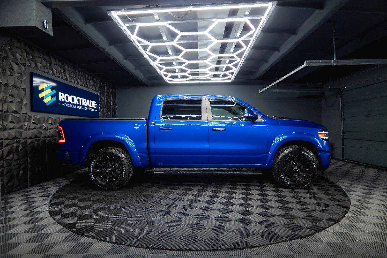 Fahrzeugabbildung Dodge RAM 5.7 V8 HEMI 4x4 OFFROAD Night Limited 19%