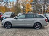 Skoda Octavia Combi RS 2.0TDI DSG 4x4 NAVI PDC SH LED - Skoda Octavia Combi mit Diesel-Antrieb