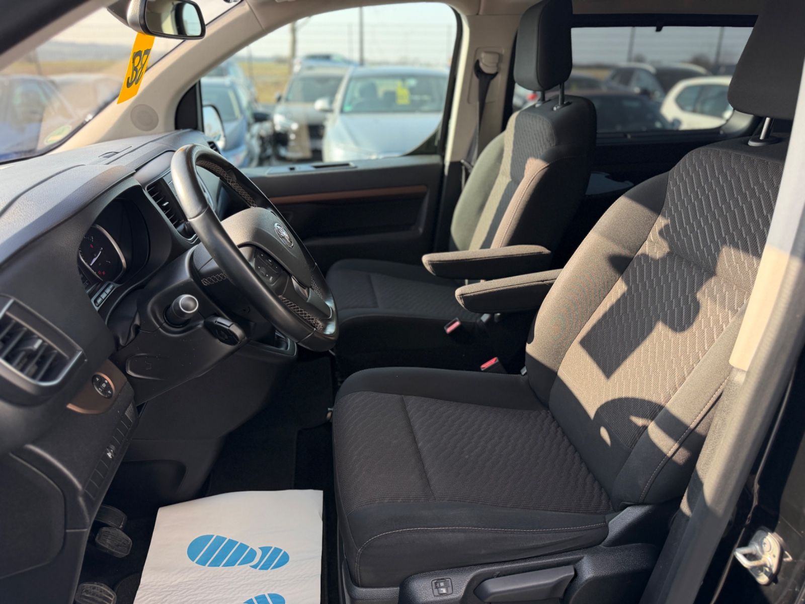 Proace Verso L1 Family 2.0 D-4D 8 Sitzer Navi