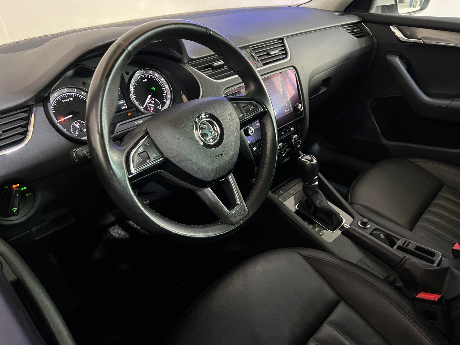 Fahrzeugabbildung SKODA Octavia Combi Premium Edition *Leder*Kamera*LED