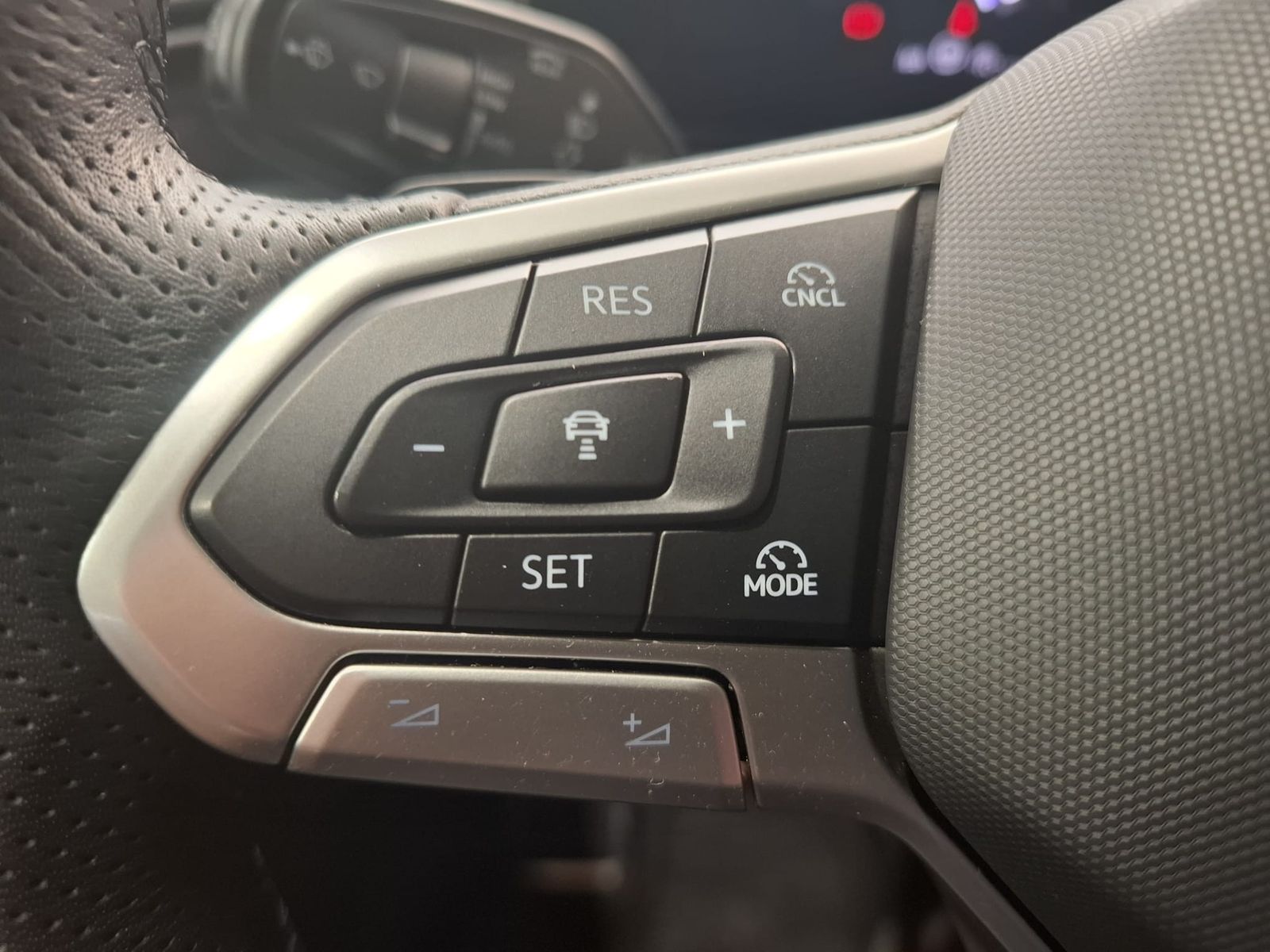 Image du véhicule Volkswagen Tiguan 2.0 TDI 4M R-Line PANO*H&amp;K*AHK*MATRIX*20".