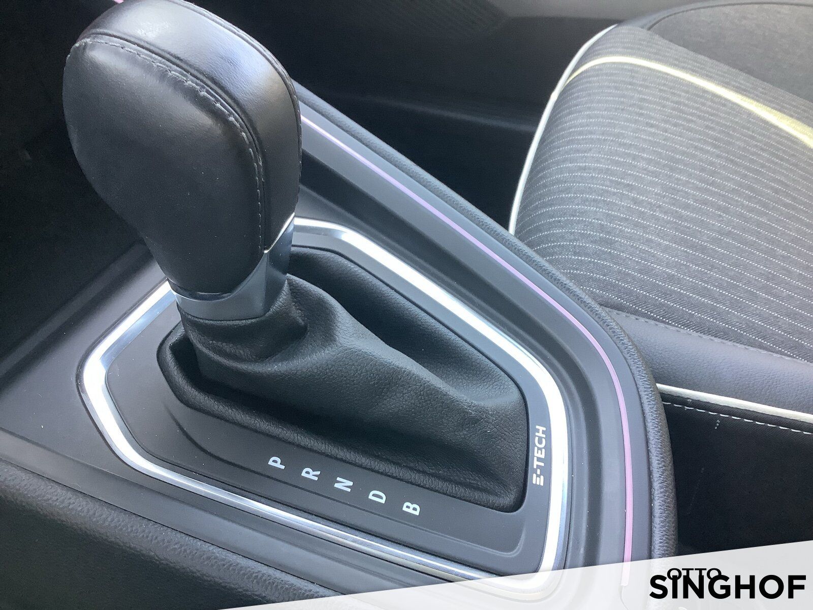 Fahrzeugabbildung Renault Clio V 1.6 E-TECH Hybrid 140 Intens (Euro 6d)