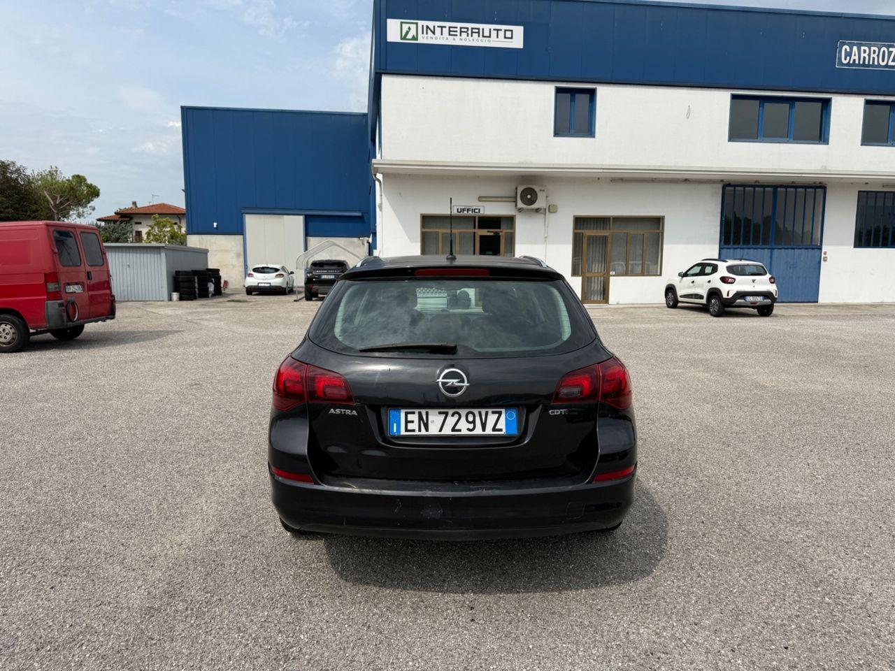 Opel Astra 2013 — photo 6