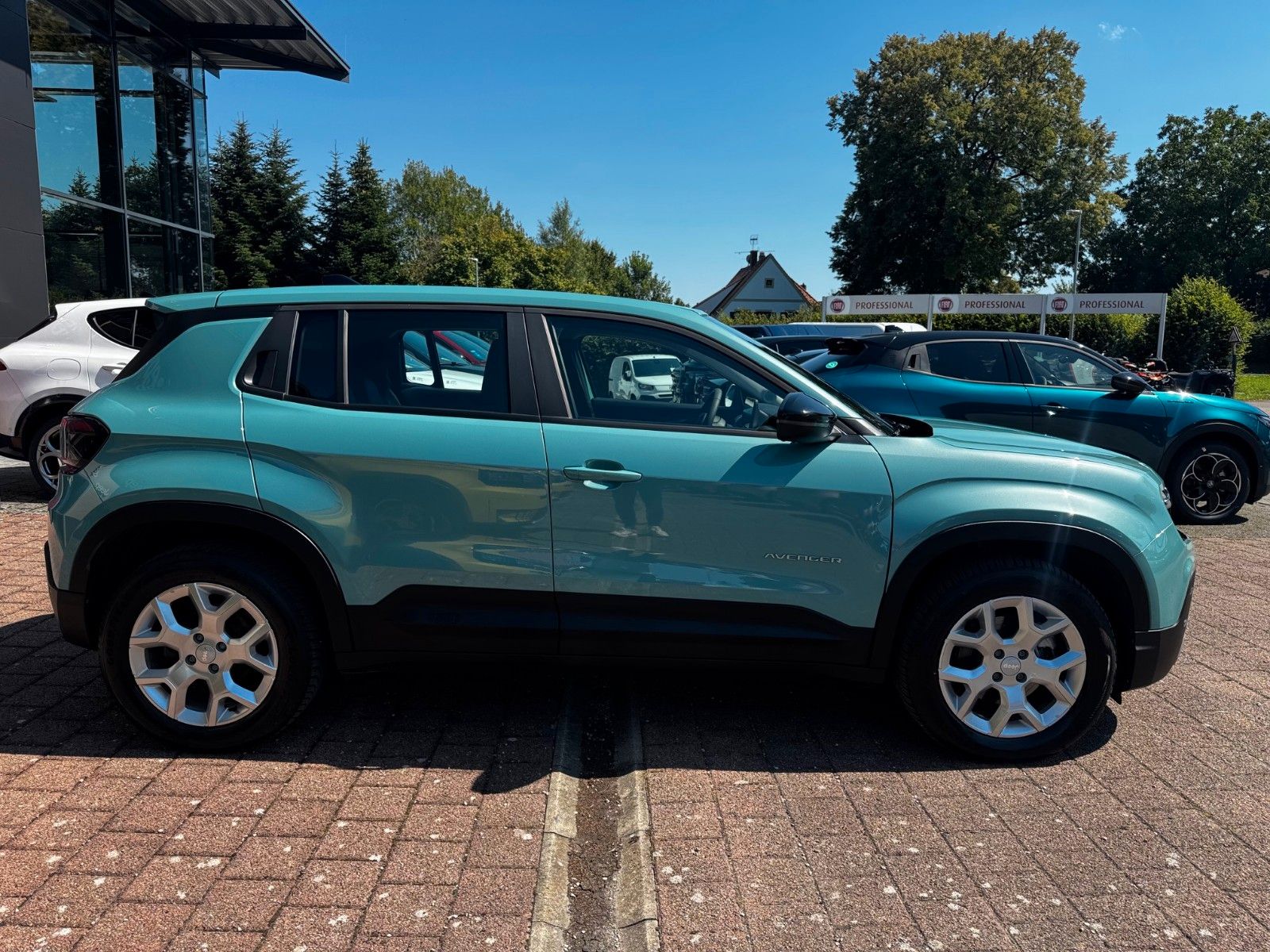 Fahrzeugabbildung Jeep Avenger Elektro Altitude+ Navi Kamera Sitzhzg.