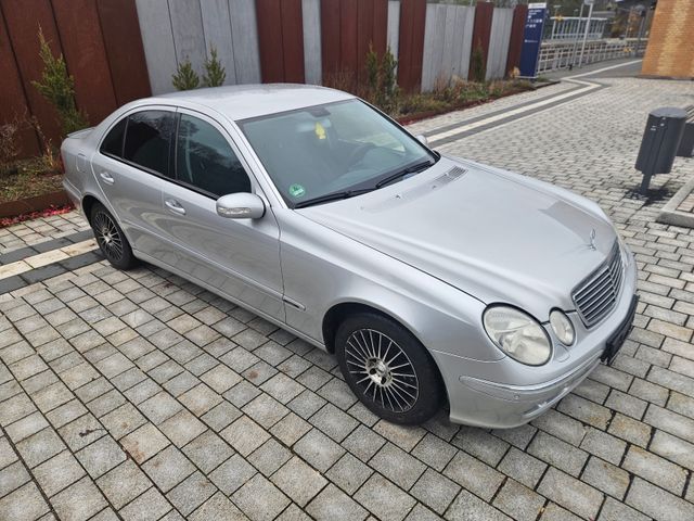 Mercedes-Benz E 220 CDI*TÜV11/25*Euro4*Xenon*Tempomat*Sitzheiz