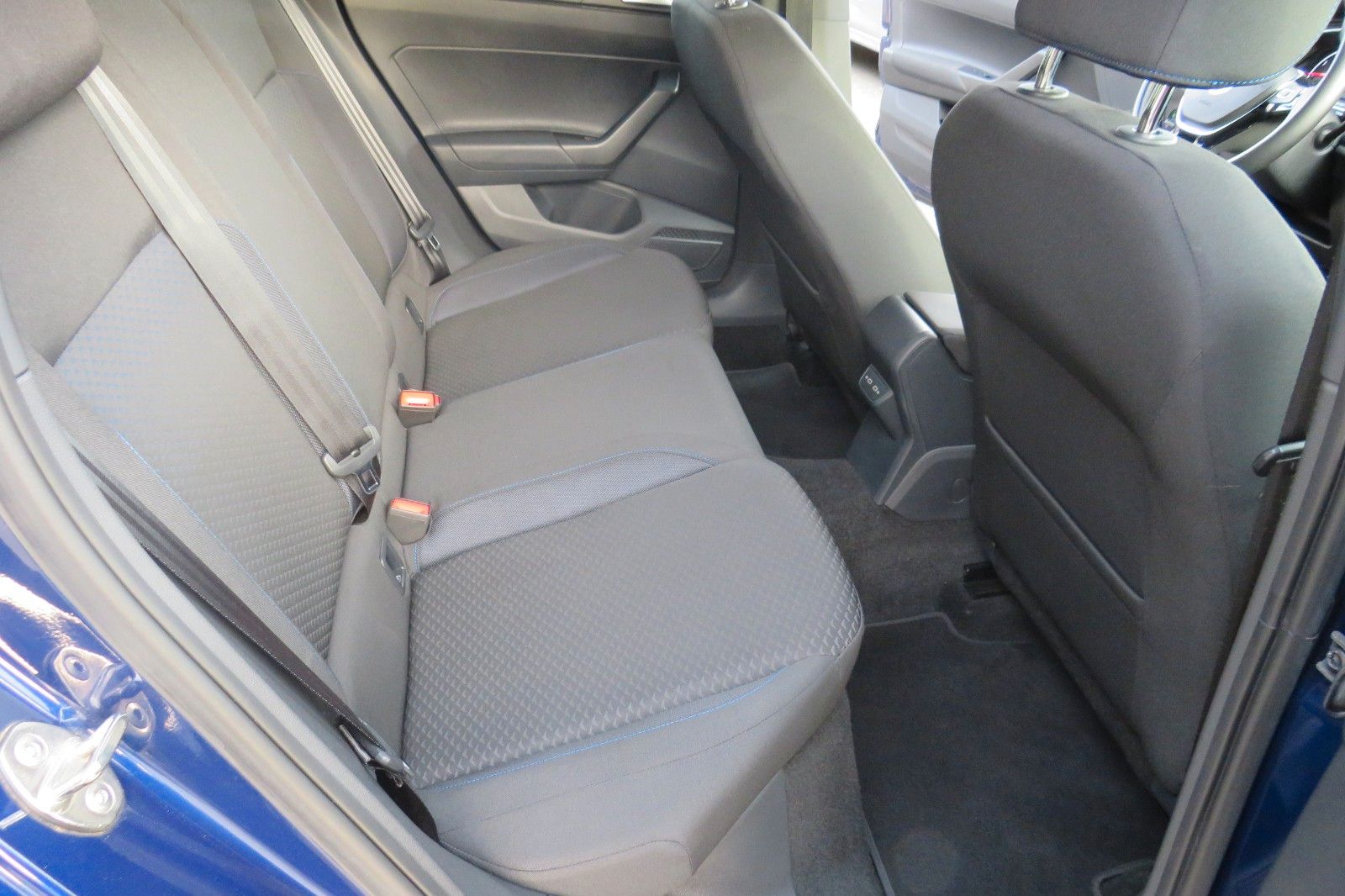 Fahrzeugabbildung Volkswagen Polo United KAMERA SITZH. NAVI KEYLESS APP-CON 1