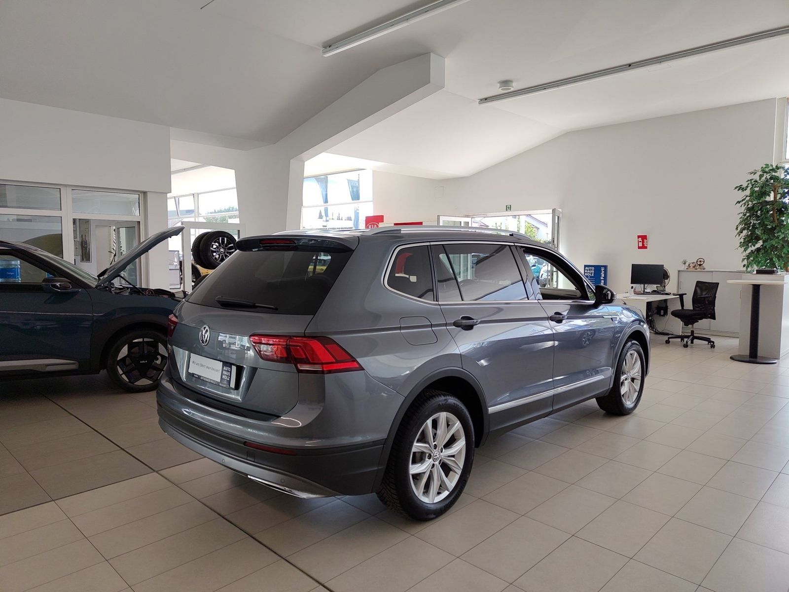 VW Tiguan Allspace 1.5 TSI Comfortline Allwetter Kl – Bild 4
