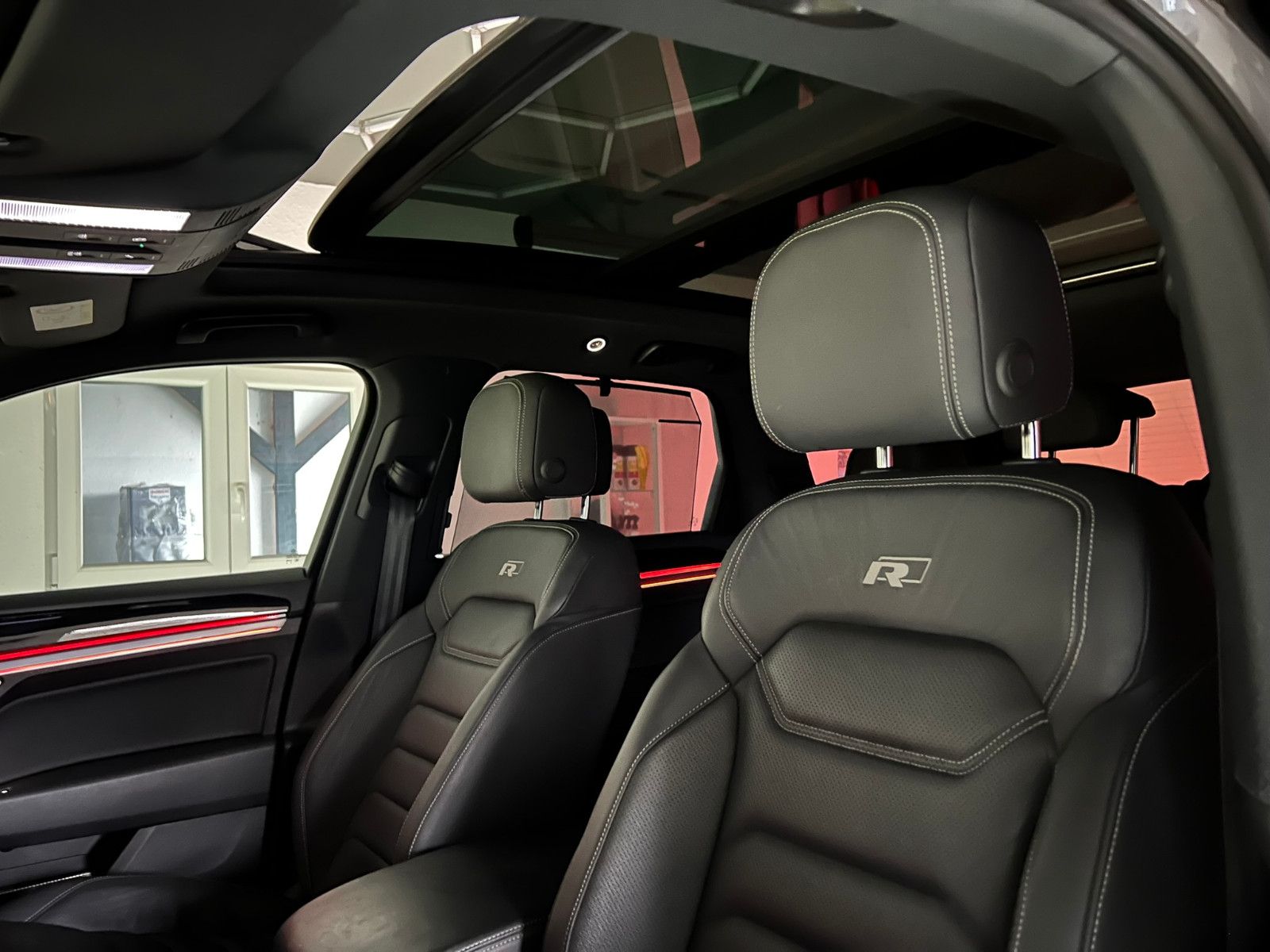 Fahrzeugabbildung Volkswagen Touareg R-LINE 4Motion/MASSAGE/ACC/AHK/INNOVIS.