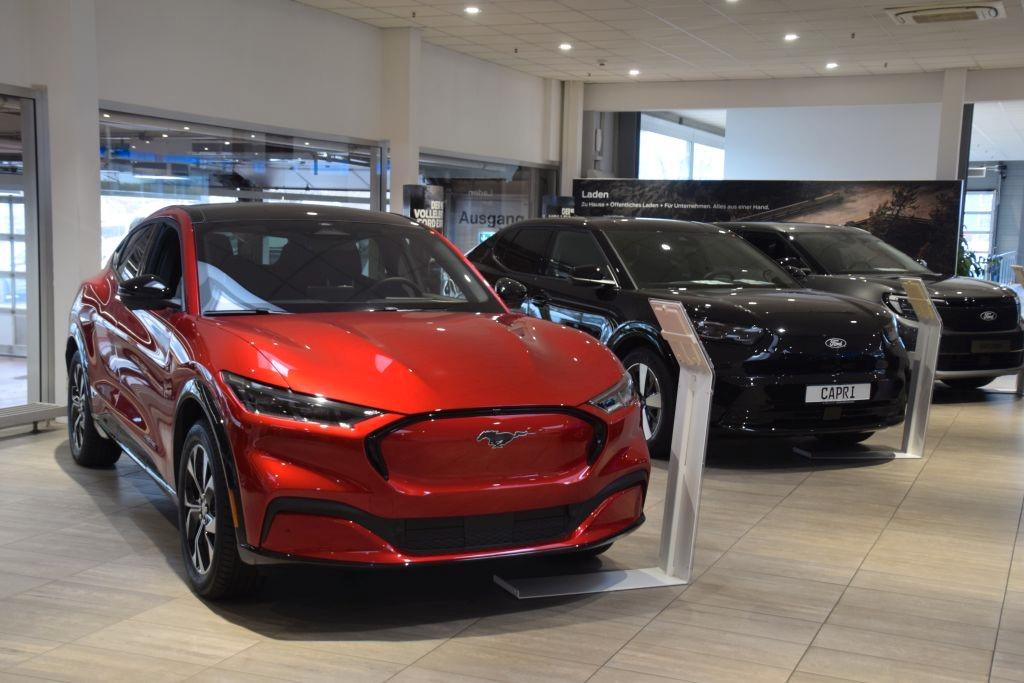 showroom-image-top