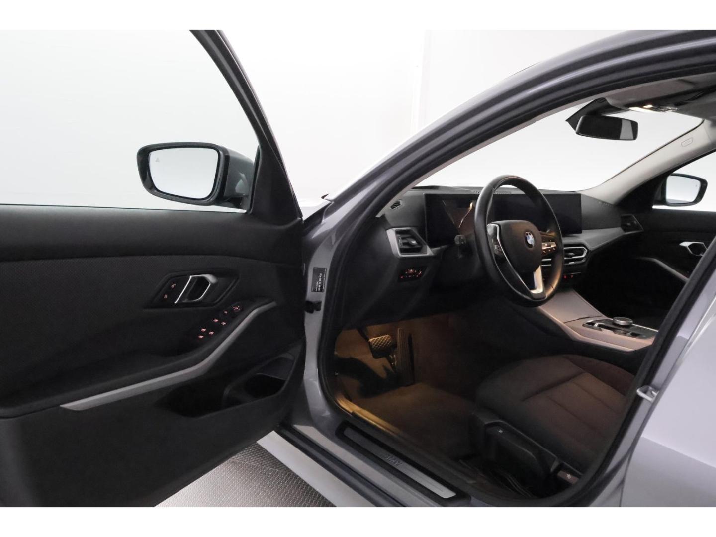 BMW 318 i Lim.Steptronic+LED+VIRTUAL+KAMERA+TEMPO, миниатюра 13