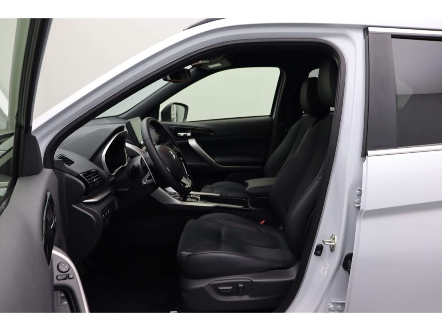 Fahrzeugabbildung Mitsubishi Eclipse Cross 2.4 Plus Select Hybrid 4WD
