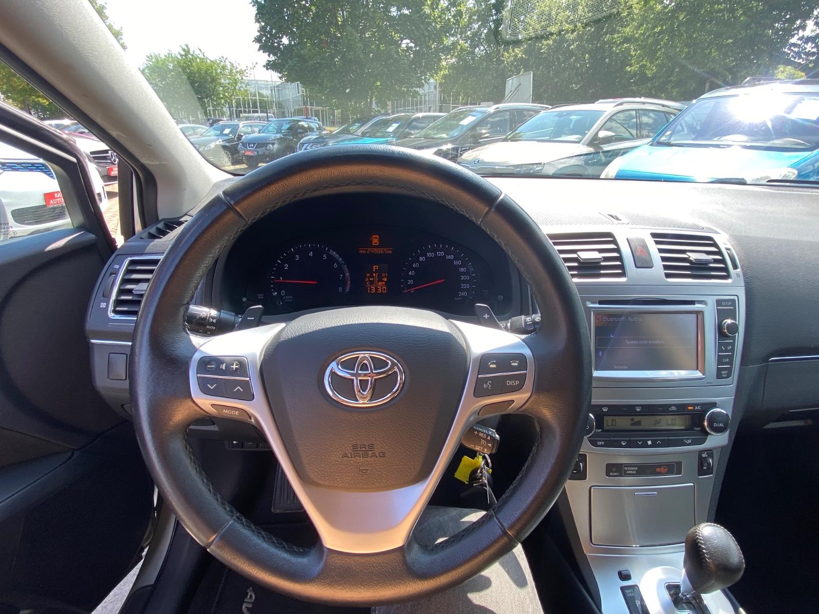 Toyota Avensis 2013 — photo 12