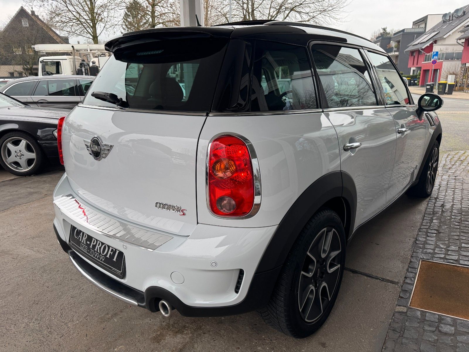 Fahrzeugabbildung MINI Cooper S Countryman ALL4 Autom. Pano/Leder