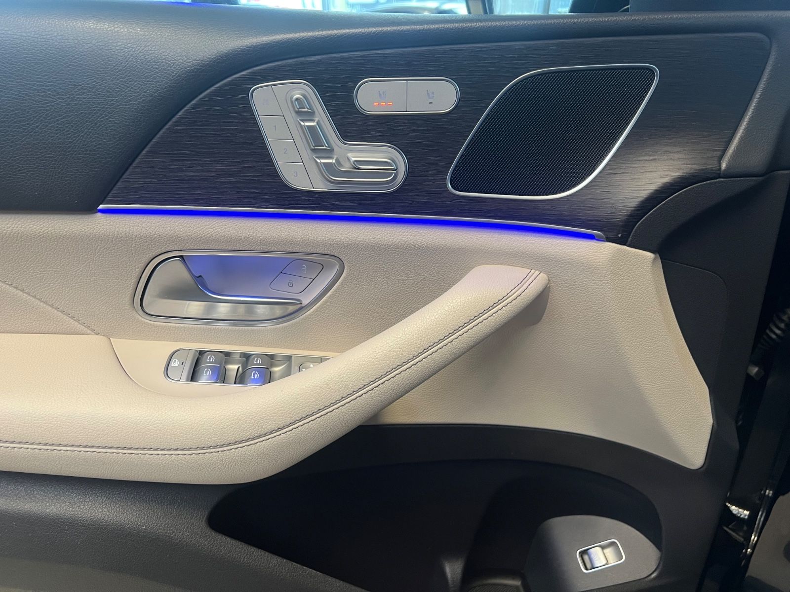 Fahrzeugabbildung Mercedes-Benz GLE 300 d 4Matic AMG LINE *22-ZOLL*ALL BLACK*