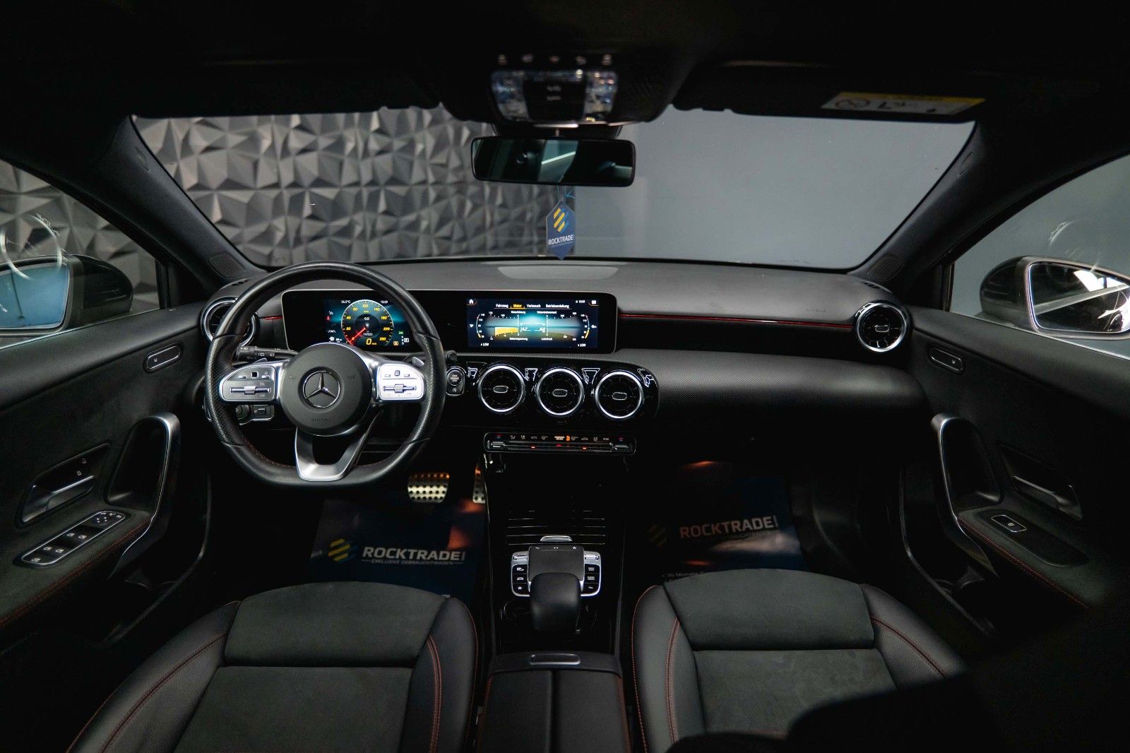 Fahrzeugabbildung Mercedes-Benz A 200 AMG Line *LED*Virtual Cockpit*CarPlay*