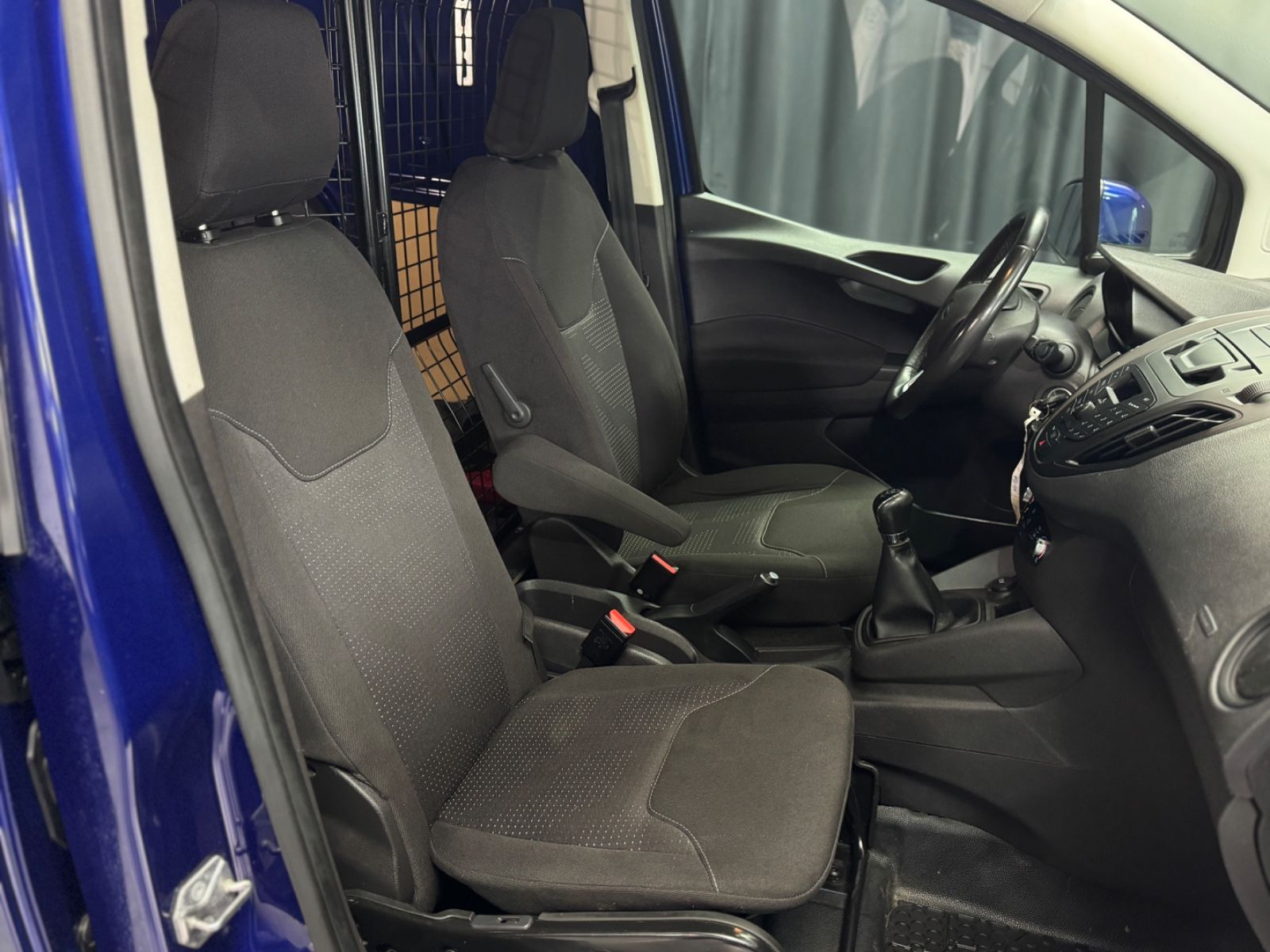 Fahrzeugabbildung Ford Transit Courier Trend|KLIMA|8-FACH|AHK|1.HAND
