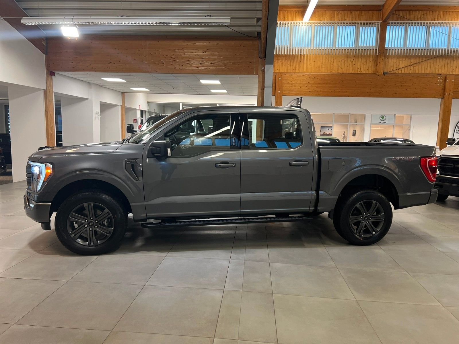 Fahrzeugabbildung Ford F-150 XLT 5.0L V8 Supercrew 5,5"
