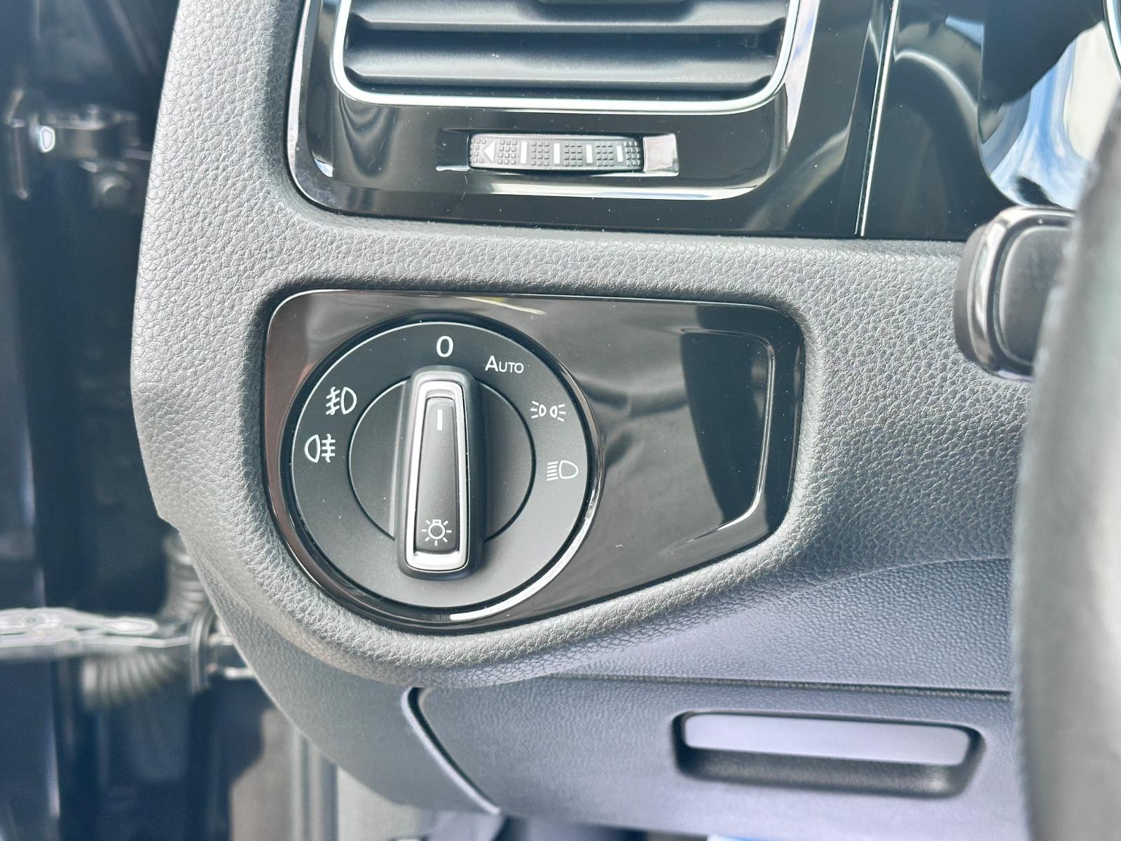 Volkswagen Golf VII Lim. Highline DSG SitzHeiz. LED Alcanta