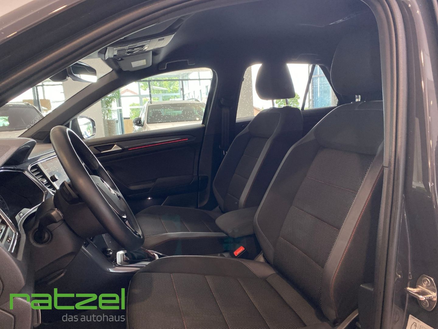 Fahrzeugabbildung Volkswagen T-Roc Sport 1.5 TSI DSG Navi LED Sperrdiff. ACC