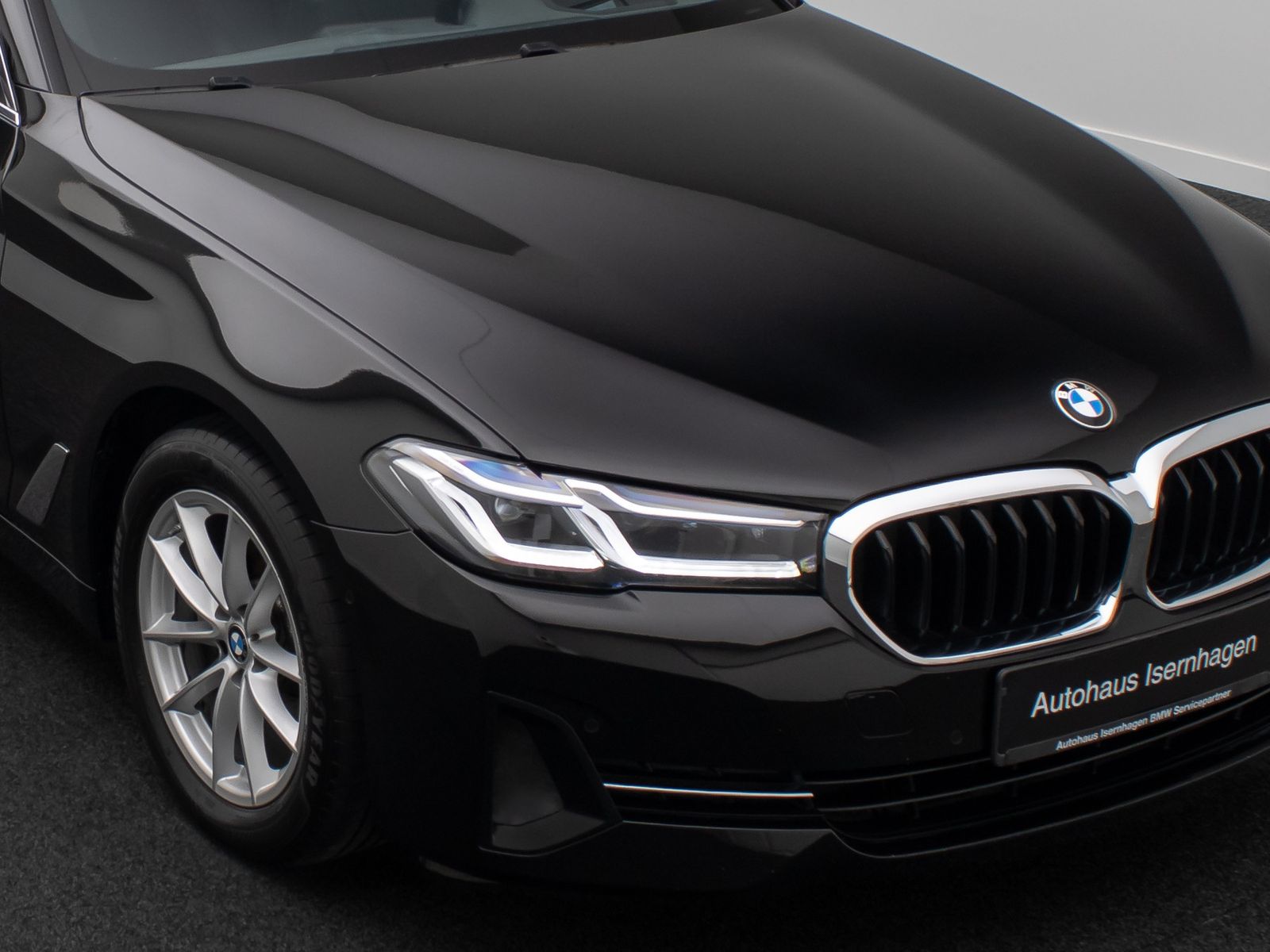 Fahrzeugabbildung BMW 520d Kamera Laser HUD DAB 4xKlima Alarm Komfort